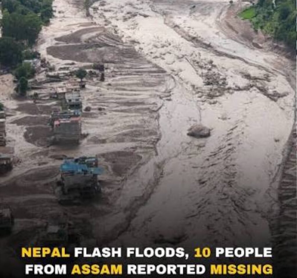 नेपाल के गोरखा जिले में भूस्खलन के बाद बुधी गंडकी नदी में आई अचानक बाढ़ से मकानों और पुलों को नुकसान