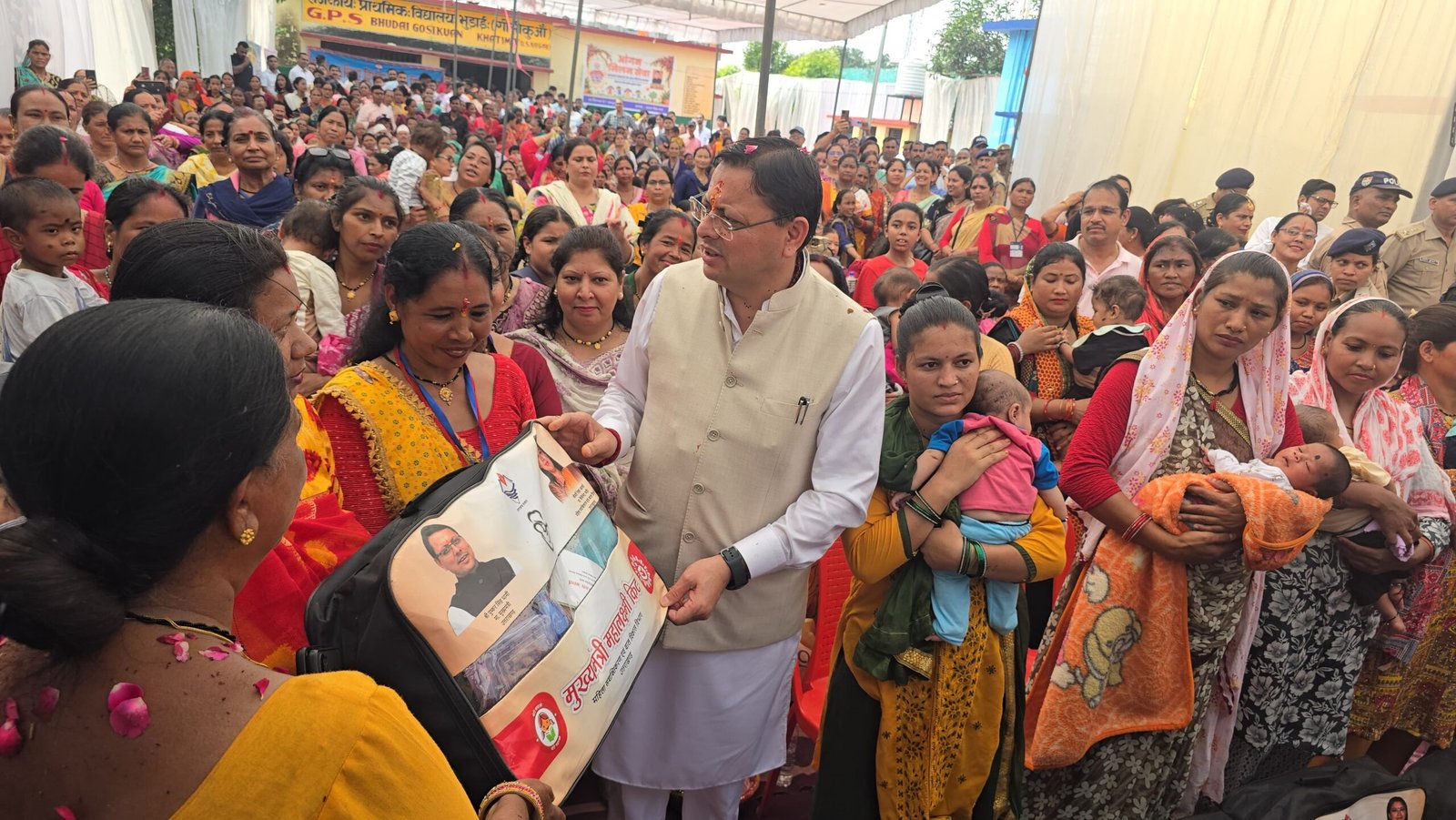 खटीमा में ‘आंगन मिलन’ कार्यक्रम में पहुंचे CM धामी, बोले- कोई बच्चा कुपोषित न रहे, यही सरकार का संकल्प
