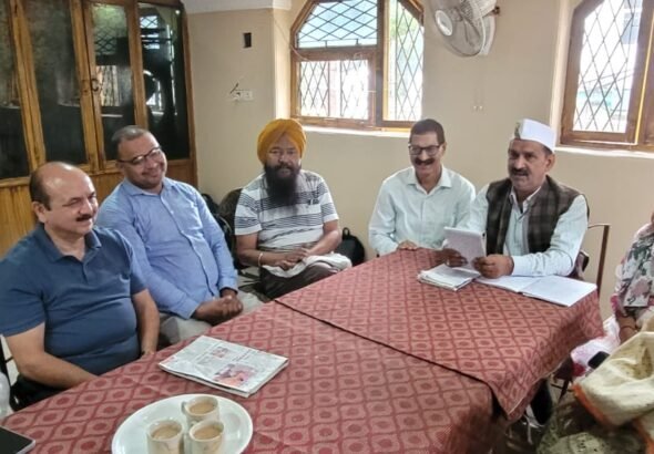 देहरादून में जर्नलिस्ट यूनियन ऑफ उत्तराखंड की बैठक और पत्रकारों के लिए आयोजित मुफ्त हेल्थ चेकअप कैंप