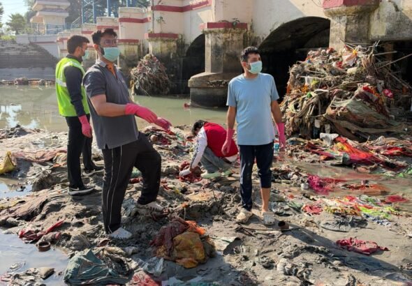 हरिद्वार में मायापुर हेड रेगुलेटर पर नगर निगम का महा सफाई अभियान, 8 टन कूड़ा-कचरा हटाया गया